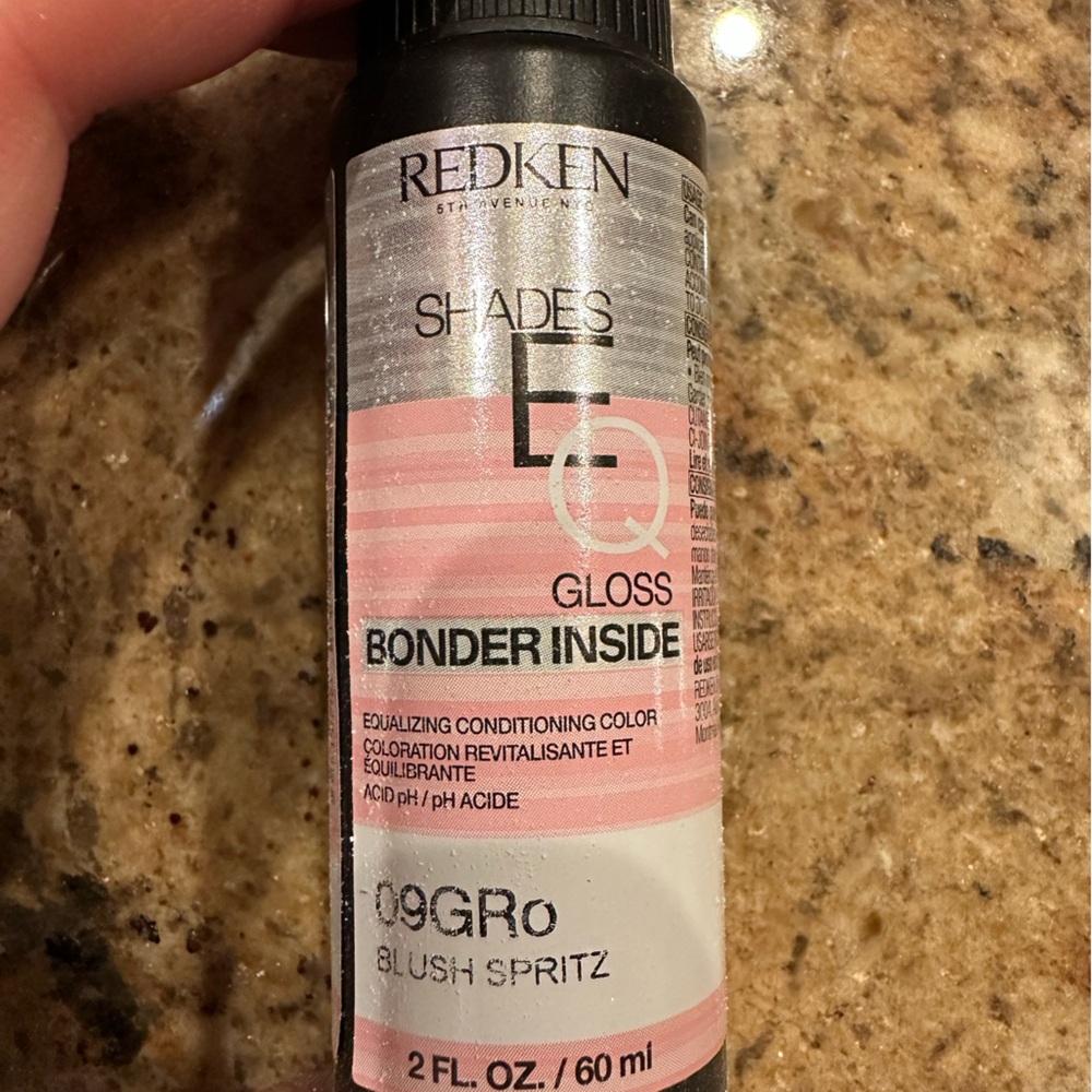 Redken Shades EQ Bonder Inside 09GRo Blush Spritz